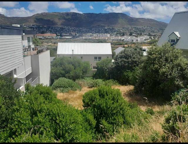 LAND FOR SALE IN CLOVELLY